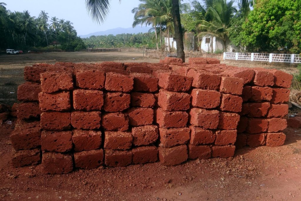Perbandingan Batu Laterit dengan Batu Bata Merah: Mana Lebih Kuat?